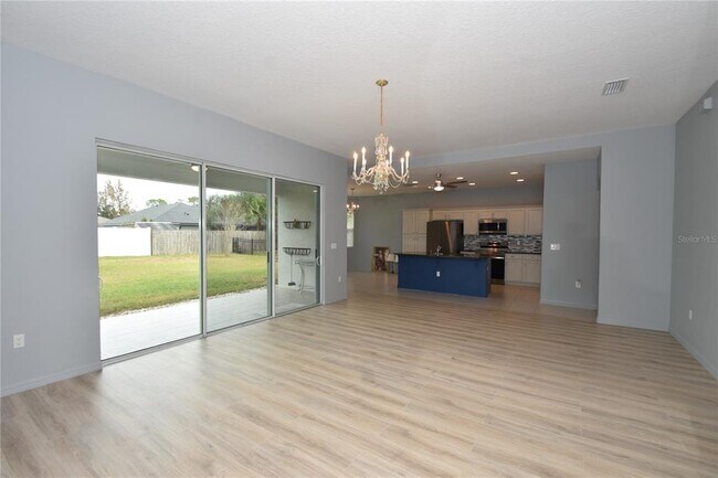 Building Photo - 2 Rae Pl