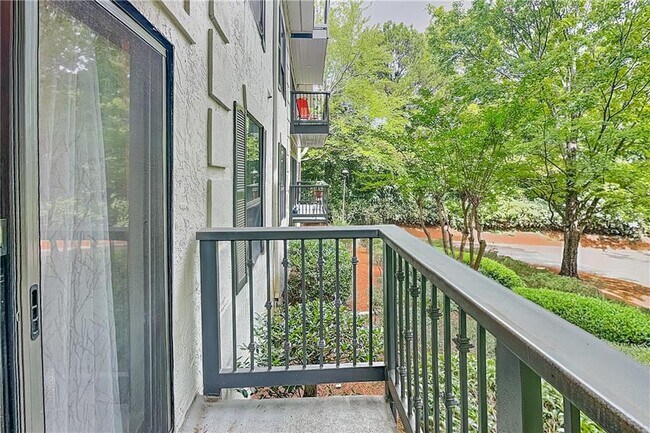 Building Photo - 3104 Pine Heights Dr NE