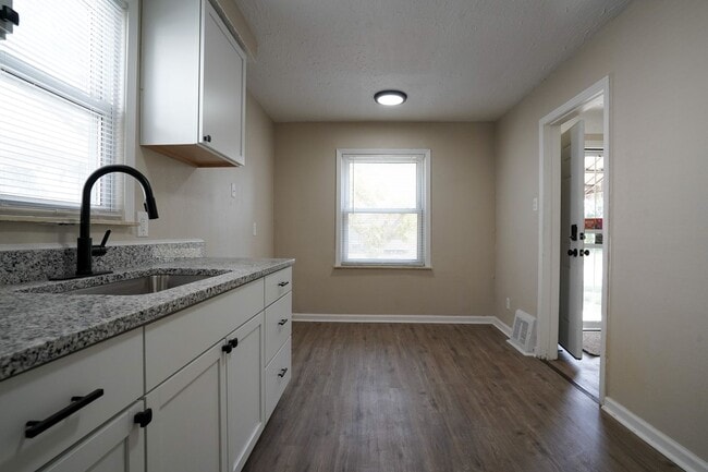 Building Photo - Fully Renovated 3-Bedroom Home – Move-In R...