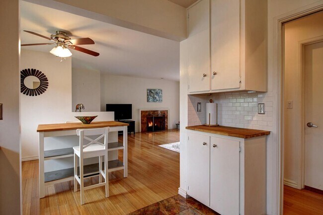 Building Photo - 3639 San Remo Dr