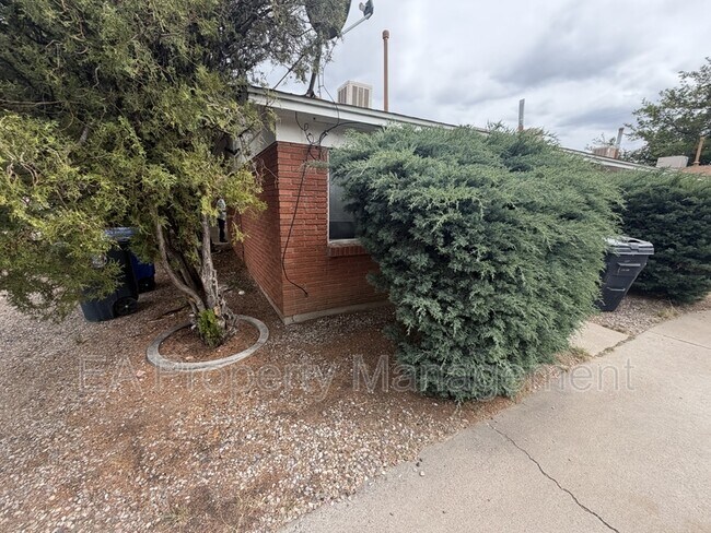 Building Photo - 10108 Comanche Rd NE