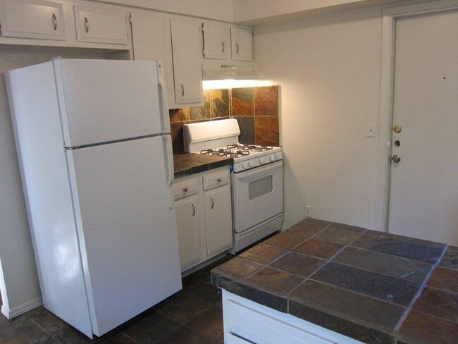 Building Photo - 2412 Village Walk