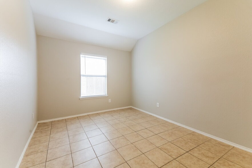 Building Photo - 129 Arbordale Way
