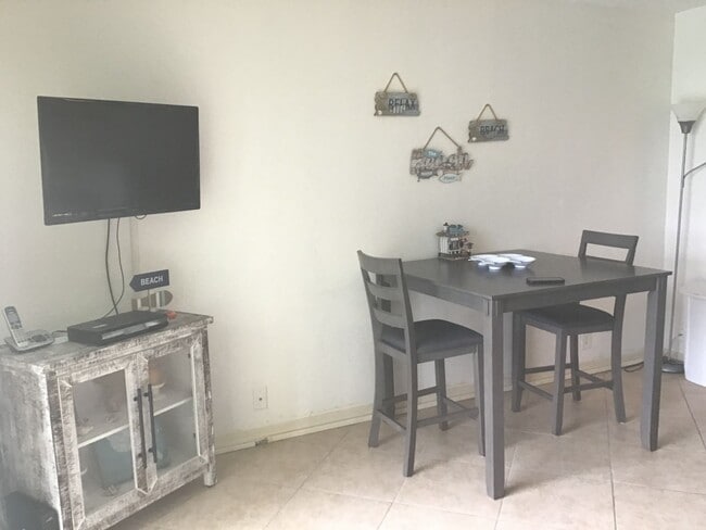 Building Photo - Amazing Ocean View from Pool and Jacuzzi - 1bdrm 1Ba in Datyona Beach