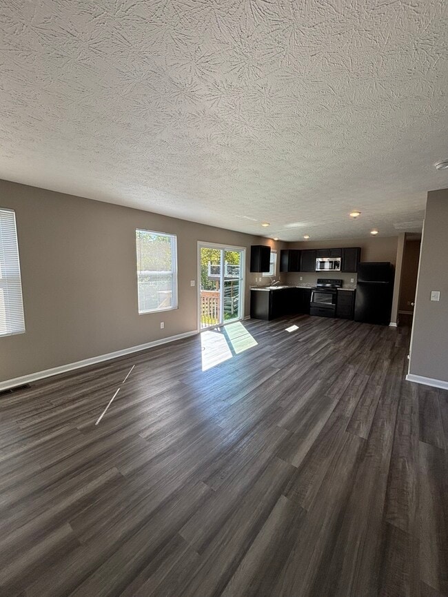 Building Photo - 2202 Pine Valley Dr