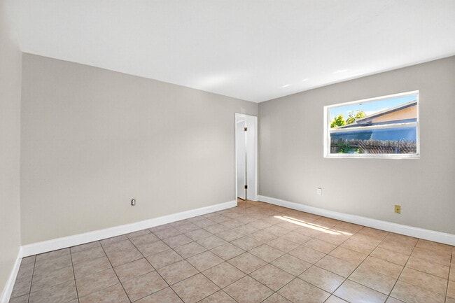Building Photo - 775 Snead Cir