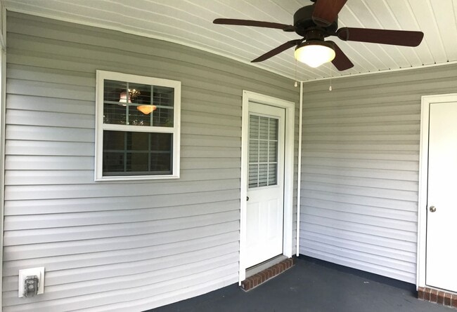 Building Photo - Super Sweet on Streamwood