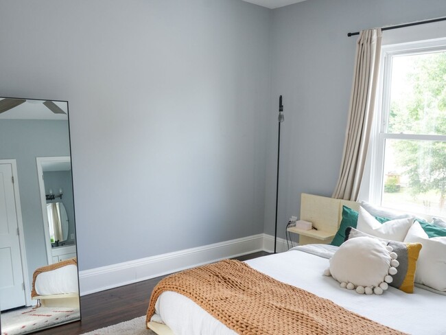 Building Photo - Renovated 3-Bedroom With Modern Amenities