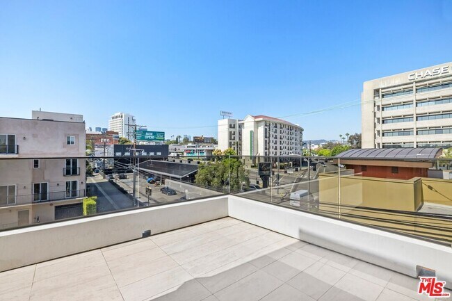 Building Photo - 1414 S Beverly Dr