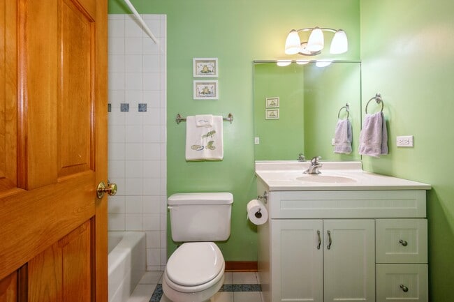 Upstairs full bath - 316 Iroquois Ave
