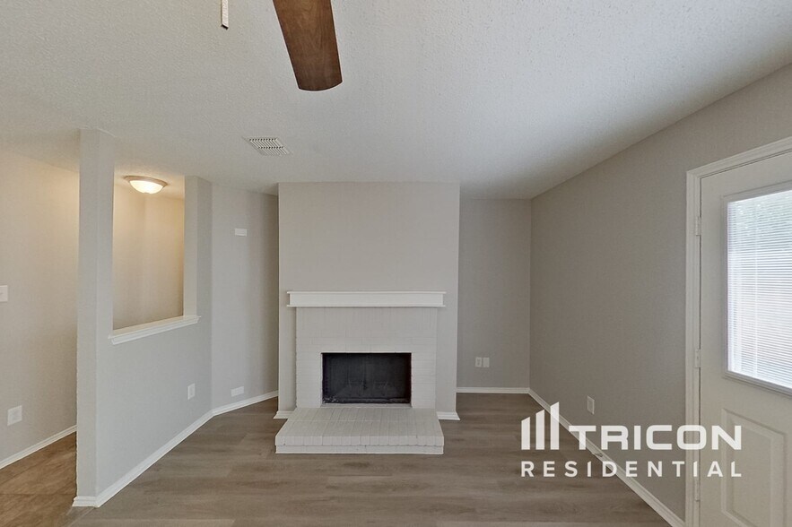 Building Photo - 8769 Garden Springs Dr
