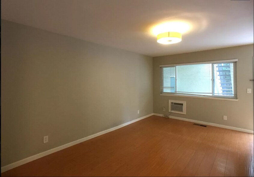 Building Photo - 994 Westlynn Way
