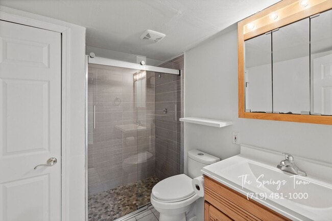 Building Photo - CHARMING 5BD/3BA NEAR FT CARSON - Deposit Waiver Available