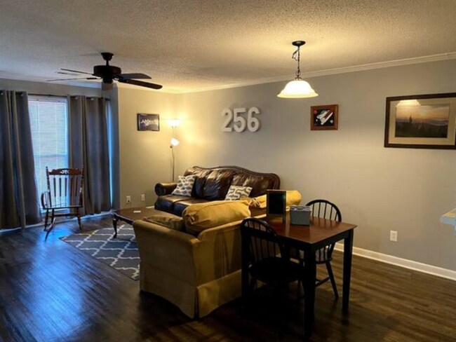 Building Photo - 4935-4937 7 Pine Cir