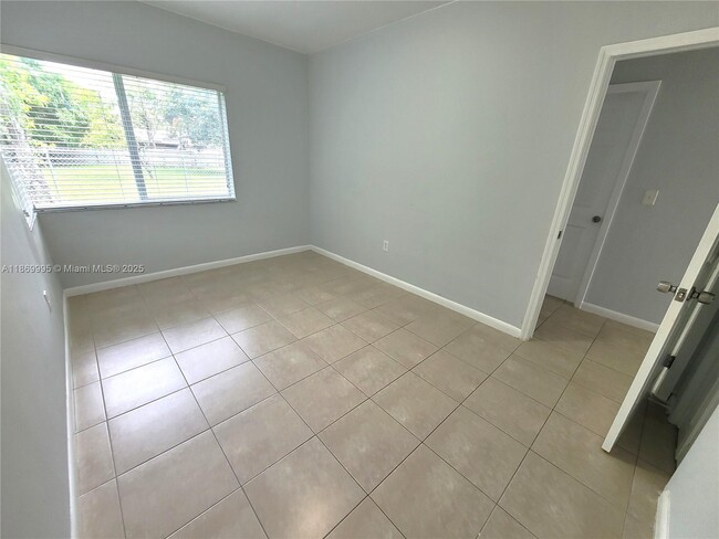 Building Photo - 8839 SW 28th St