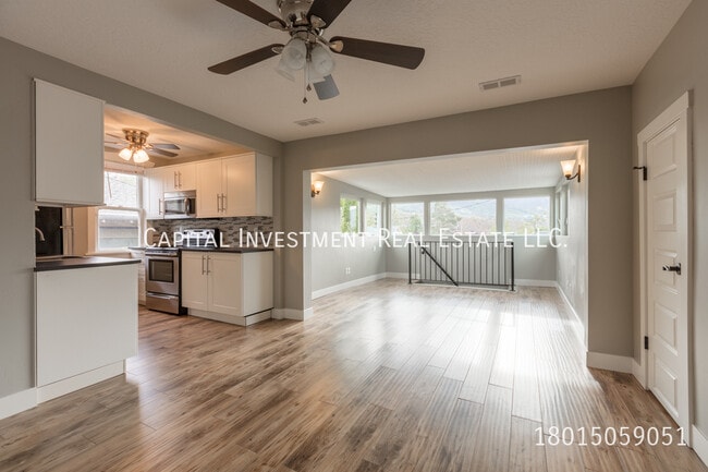 Building Photo - 212 B St E