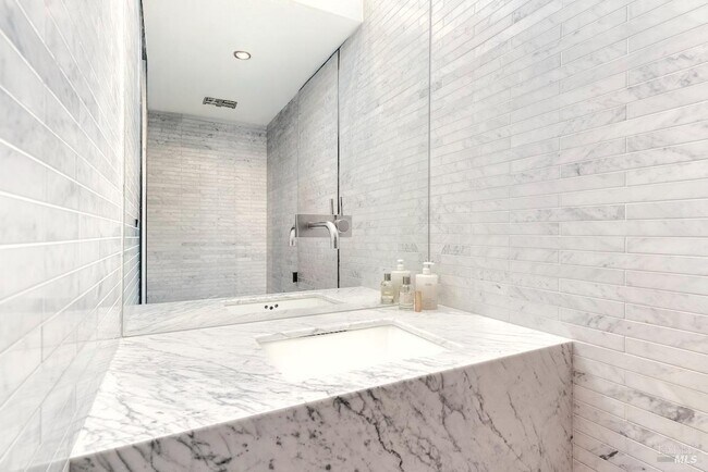 Building Photo - 162 Throckmorton Ave