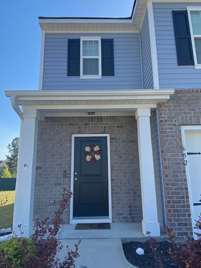 Building Photo - 5 Bedrooms, 3 Bathrooms in Richmond Hill P...