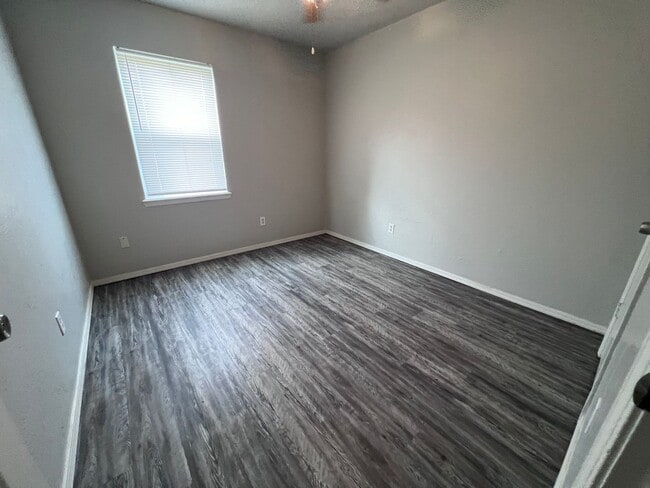 Building Photo - 14456 NE 4th St