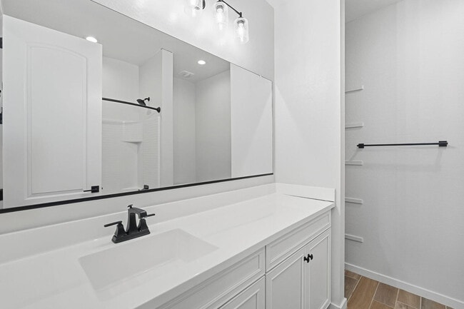 Building Photo - 641 S Davidson Ln