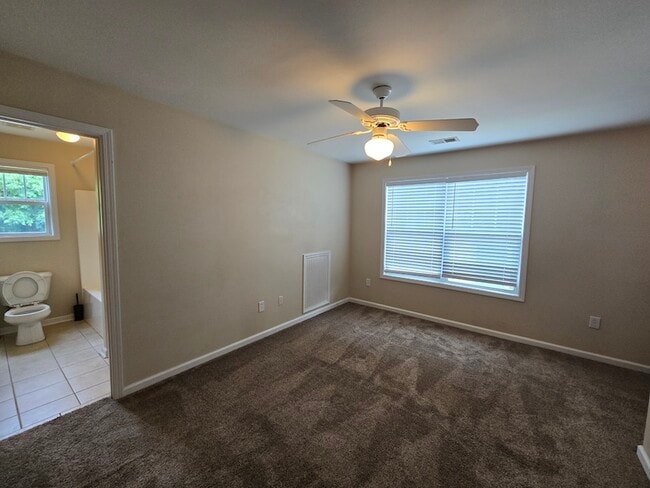 Building Photo - 2180 Lakeside Dr