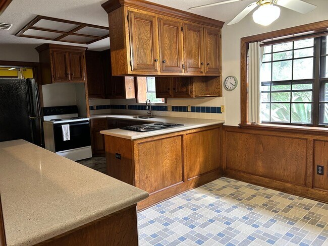 Building Photo - 3 Bedroom 2.5 Bath Home Tucked in Cul-de-sac!! Available NOW!