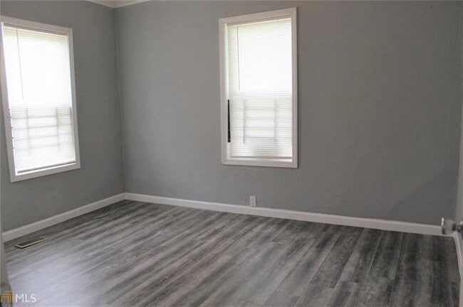 Building Photo - 962 Division St NW