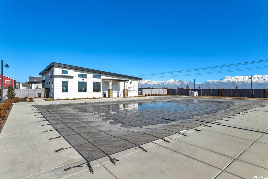 Building Photo - 7209 N Brook Rdg