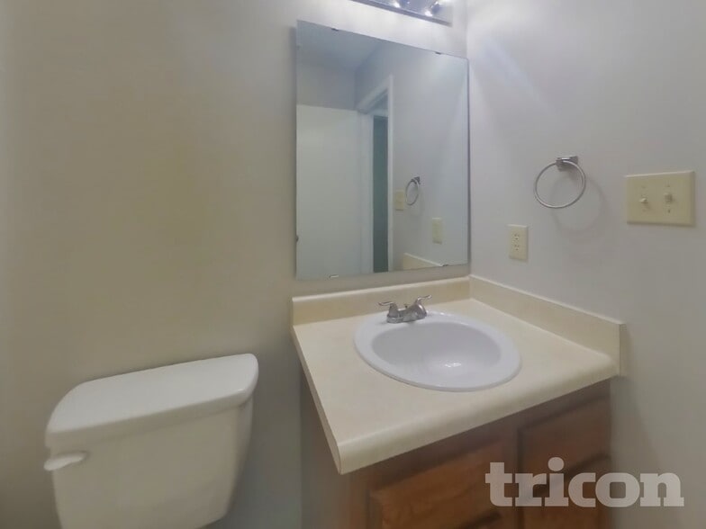 Building Photo - 6354 Coconut Ct