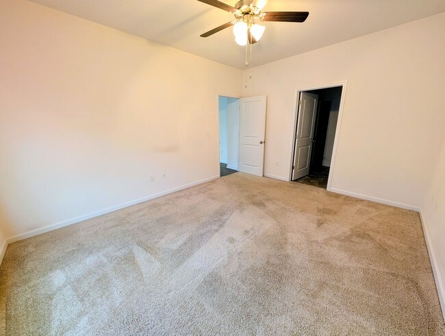 Building Photo - Great Home Available Now