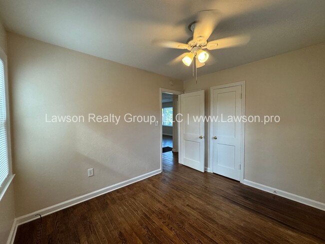 Building Photo - Raleigh Court Three Bedroom with Garage