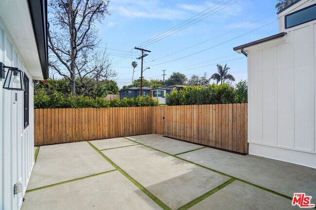Building Photo - 4130 Verdugo View Dr
