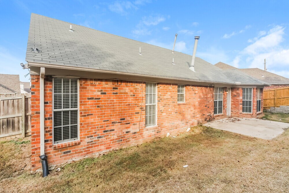 Building Photo - 1403 Leery Cove