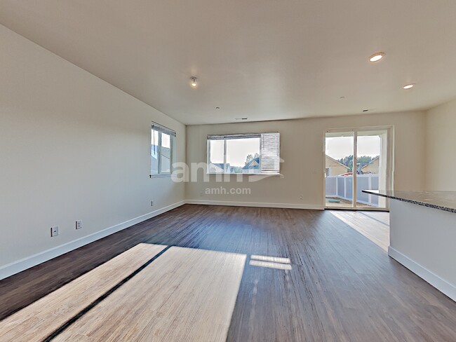 Building Photo - 13614 107th Ave Ct E