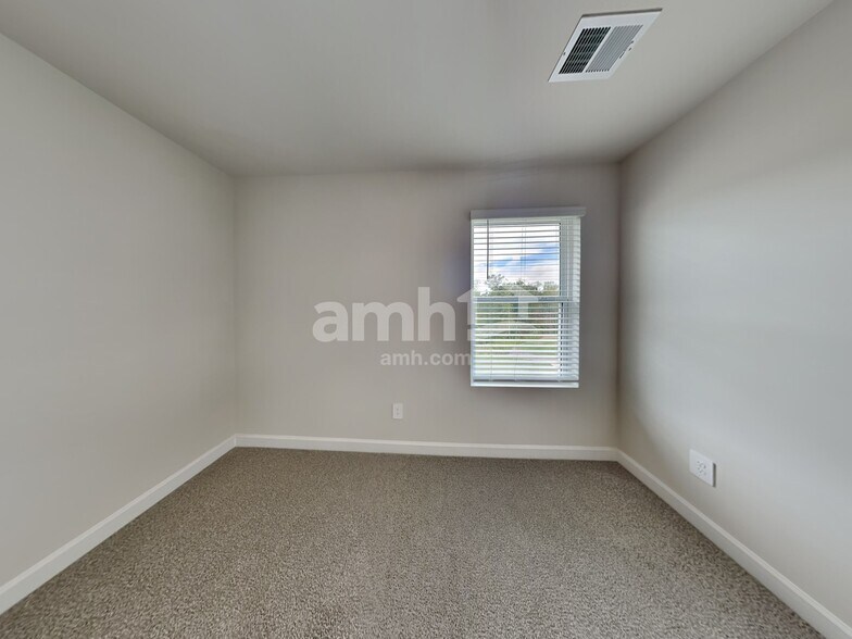 Building Photo - 303 Granby Trl