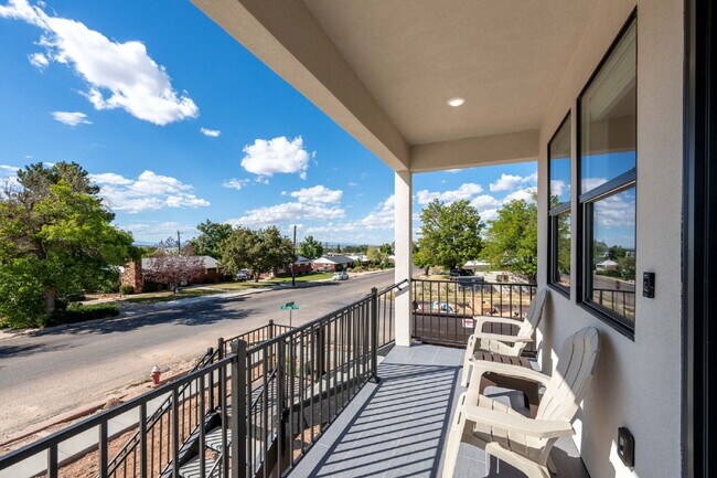 Building Photo - "Spacious & Stylish 3-Bedroom 2 bath Furnished Haven in Cedar City – Your Perfect Home Awaits!"