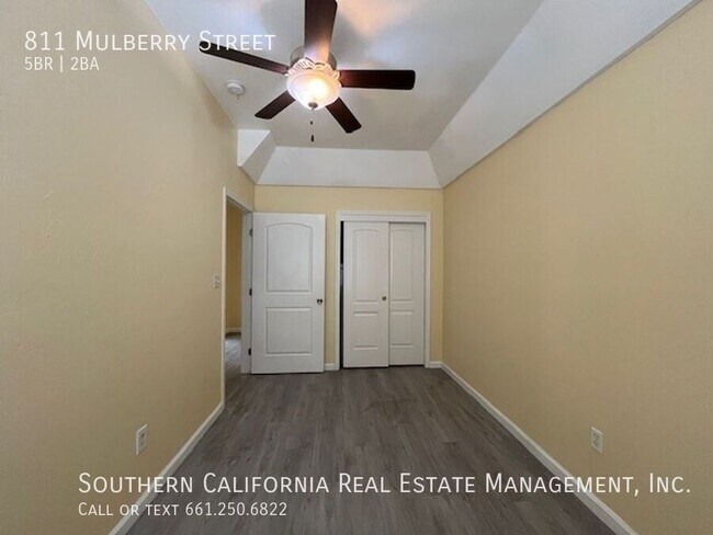 Building Photo - 811 Mulberry St