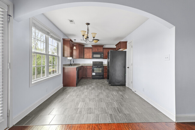 Building Photo - 2588 Hattington Dr