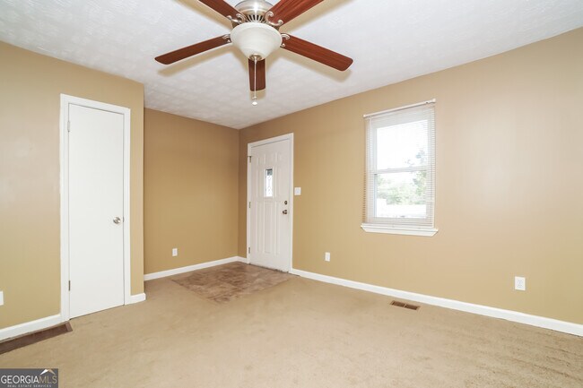 Building Photo - 4872 Pebblebrook Dr