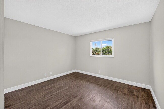 Building Photo - 1007 Prospect Rd