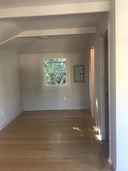 Building Photo - 1137 Santa Barbara Ct