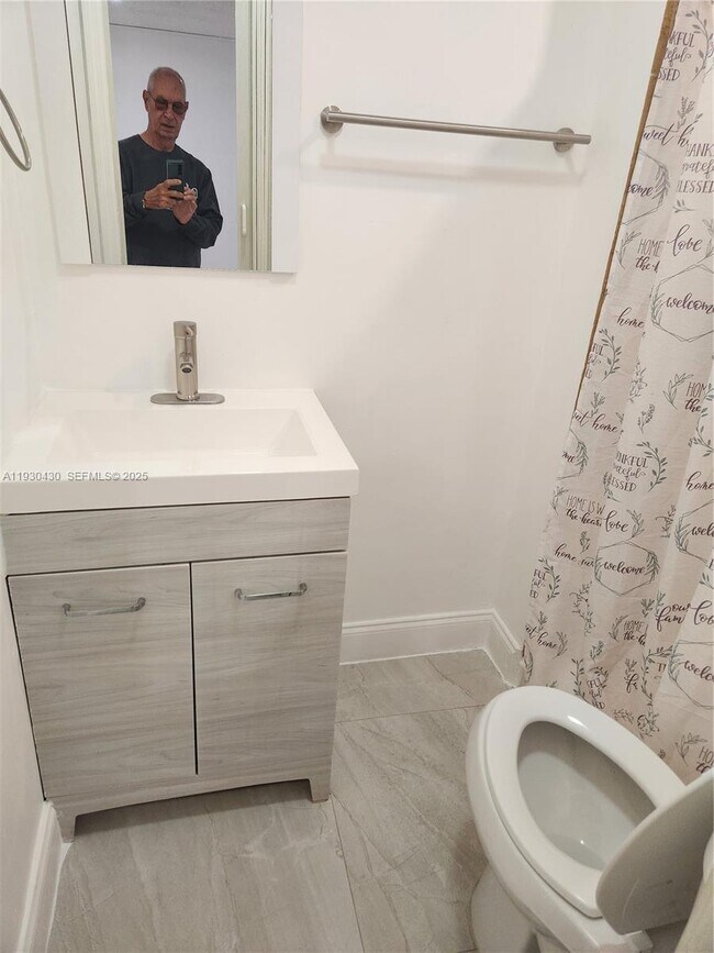 Building Photo - 22020 SW 100th Pl