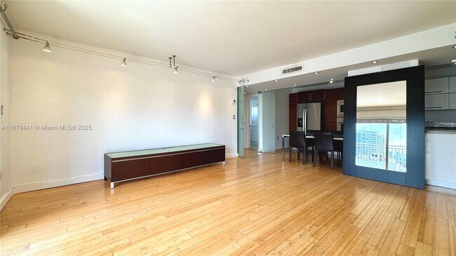 Building Photo - 947 Lenox Ave.