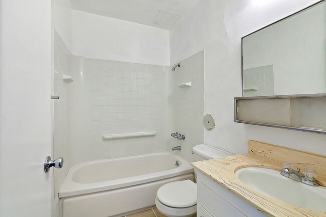 Building Photo - The Grecian