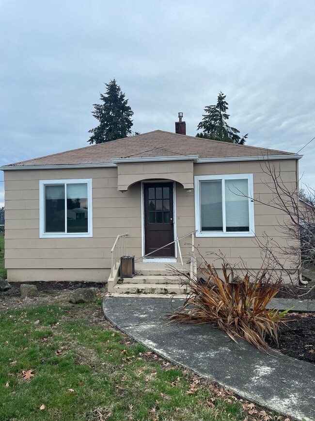 Primary Photo - 2 Bedroom 1 Bathroom Home Available in Sub...