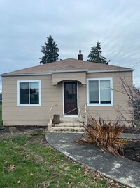 Building Photo - 2 Bedroom 1 Bathroom Home Available in Sub...