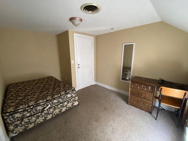 Building Photo - 38 Lincoln Ave