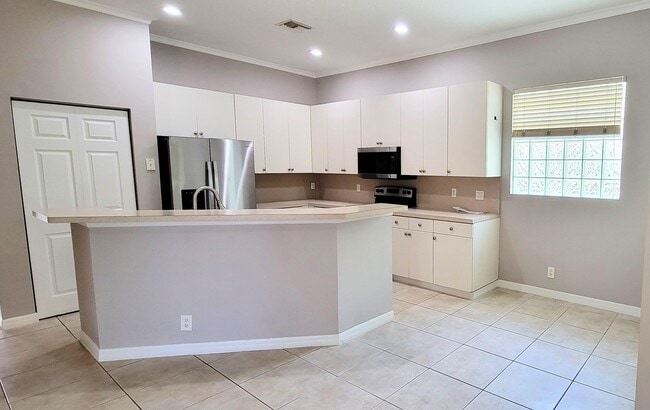 Building Photo - 8625 Plum Cay