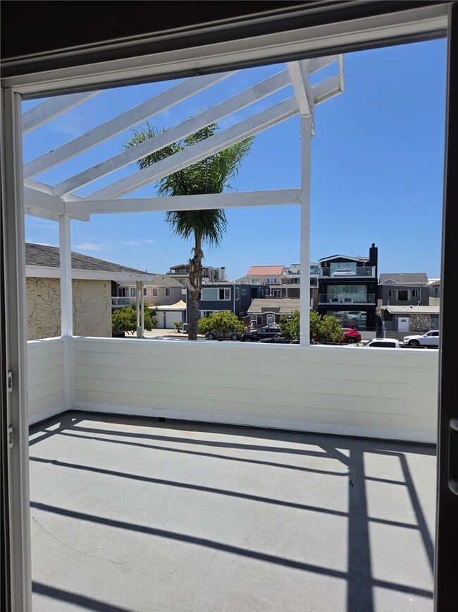 Building Photo - 1812 W Balboa Blvd