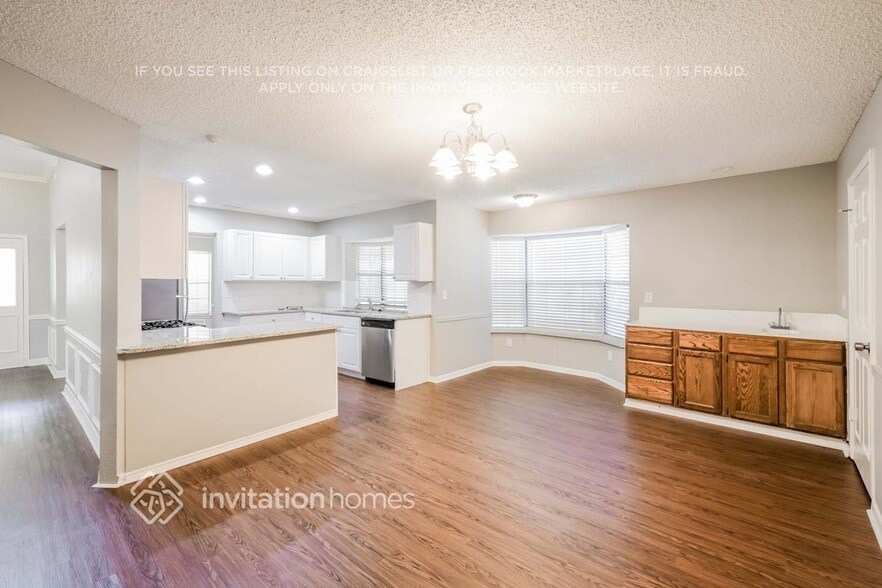 Building Photo - 5221 Hollow Bend Ln